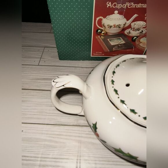A Cup of Christmas Tea Coffee or Tea Pot Waldman House Teapot & Book By Tom Hegg - Picture 9 of 11